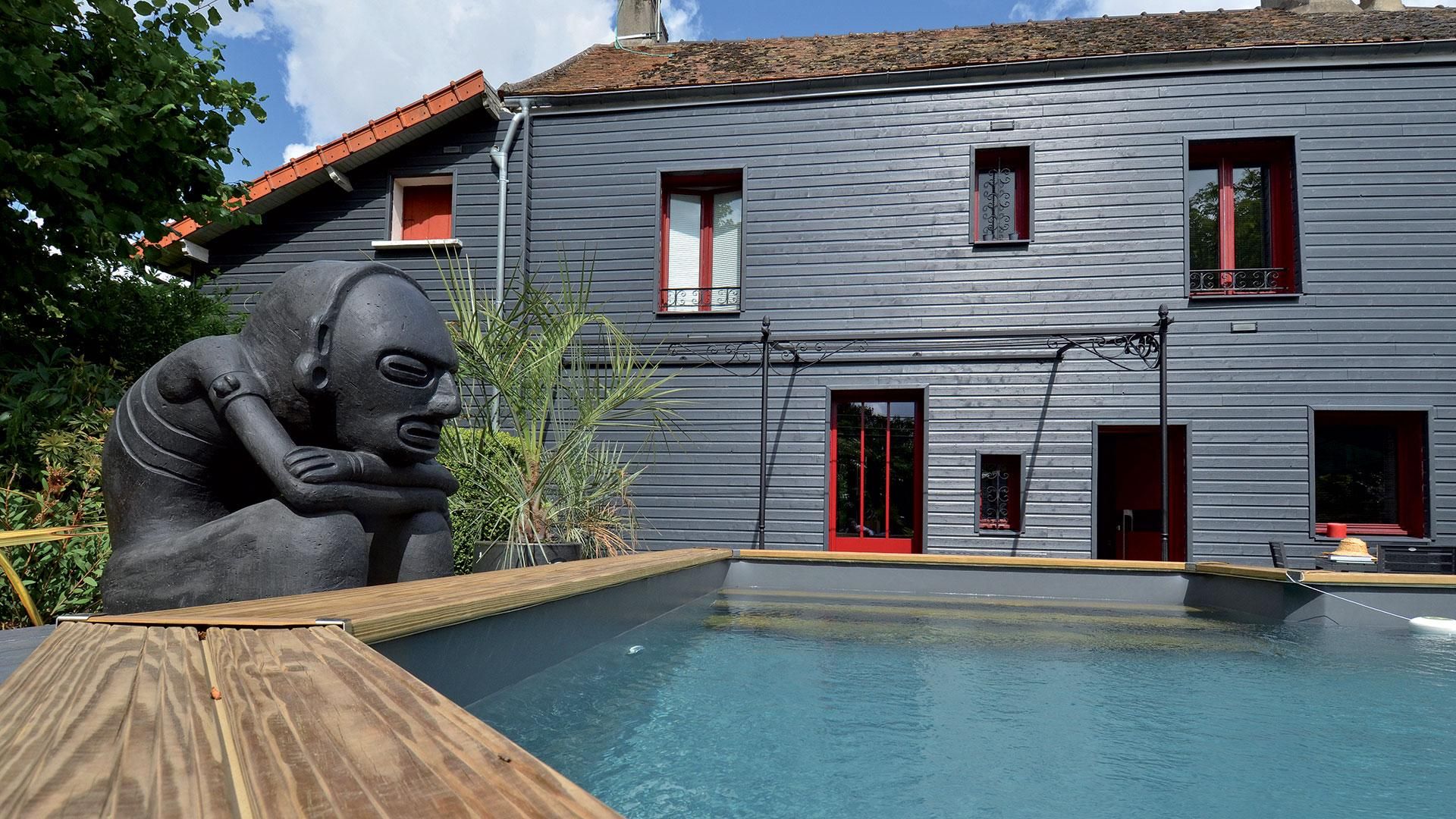 Maison individuelle M6 D&CO avec bardage bois anthracite