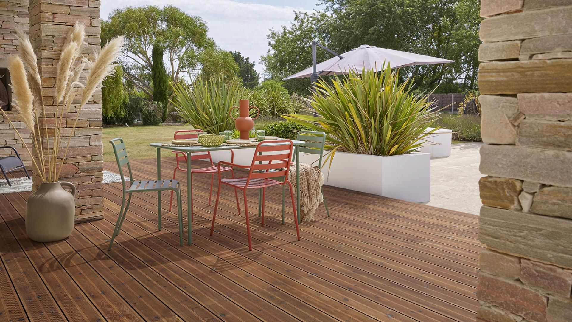 Terrasses, clôtures, structures extérieures