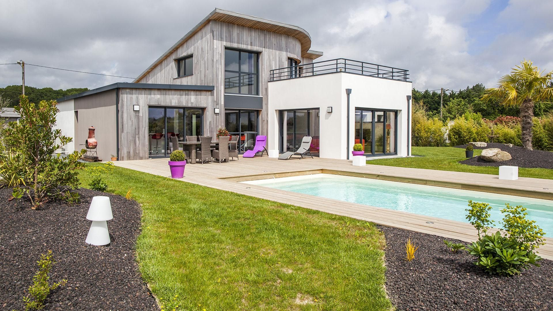 Une maison avec piscine